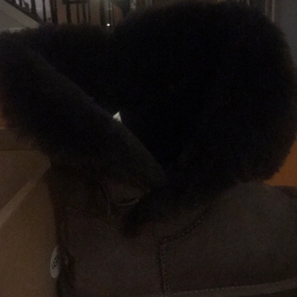 Authentic Ugg With Bailey Button. - image 3